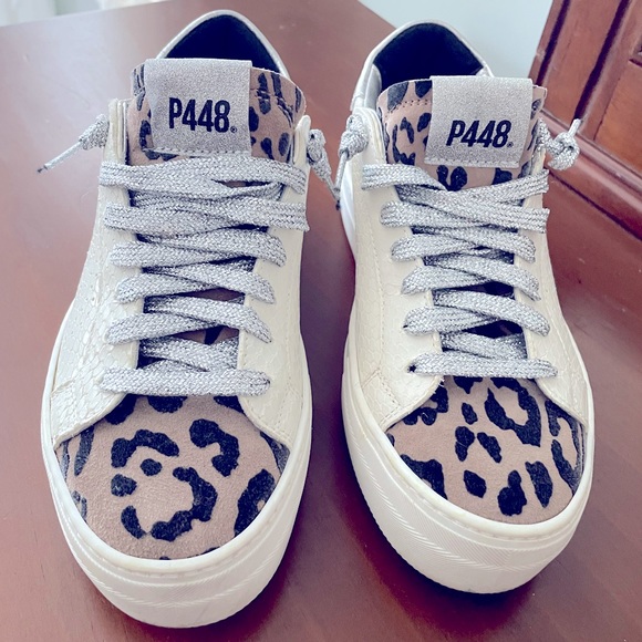 P448.  Size 37.  Leopard print on white. - Picture 1 of 6